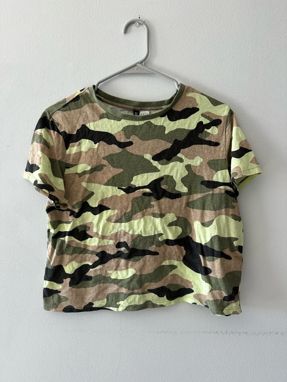 H&M Divided Top Women's Medium Crop Camo Short Sleeve Tee Green Brown Black